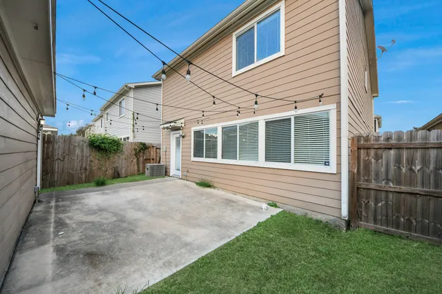 $2,000 | 1536 Kew Garden Drive, Houston, TX 77047