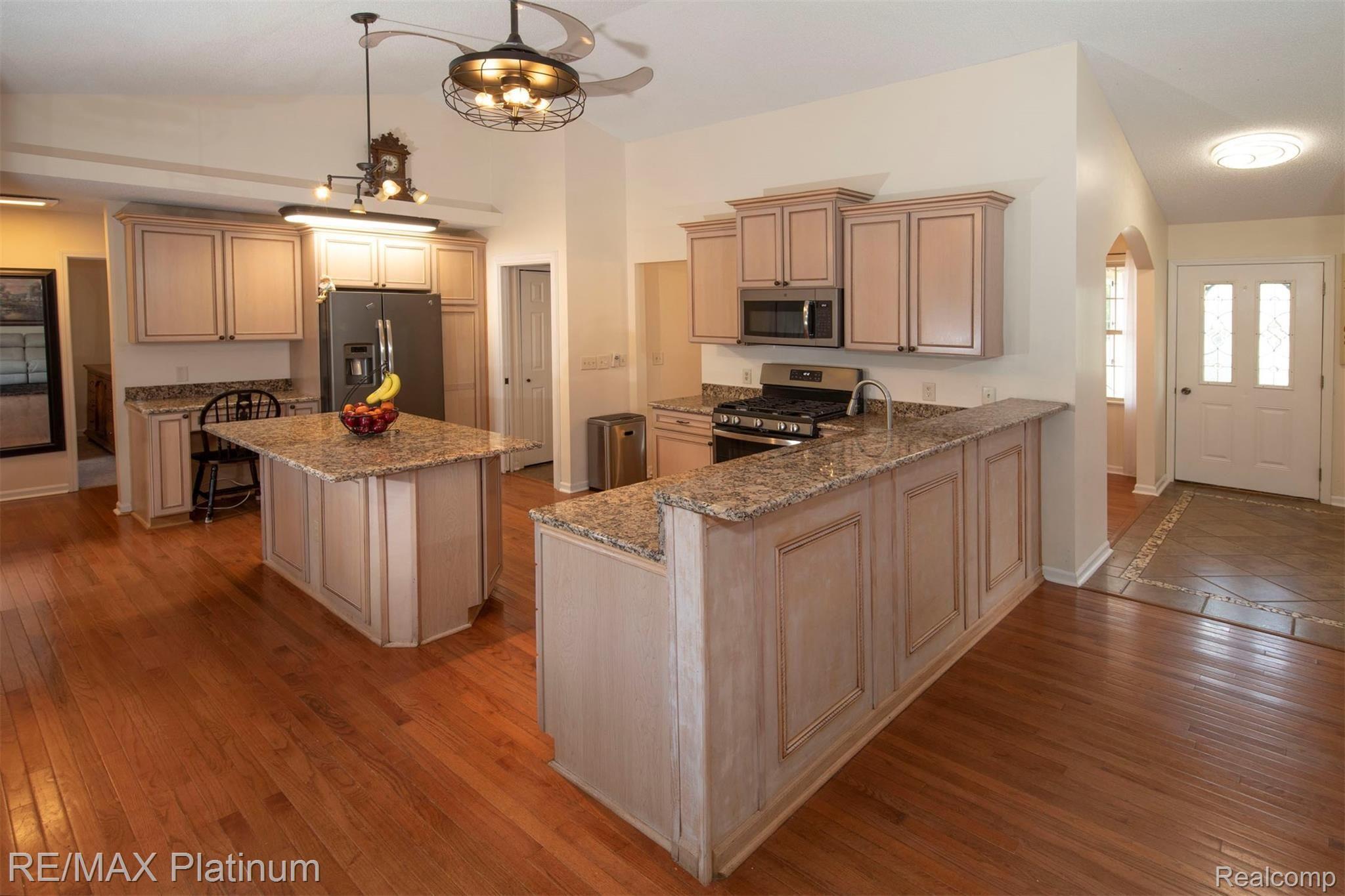 542 South Hughes Road Howell, MI 48843 - Photo 5 of 26 Large Kitchen
