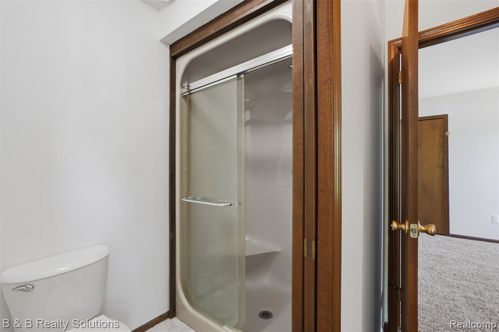780 North Van Dyke Road, Unit APARTMENT #1 Almont, MI 48003 - Photo 20 of 28