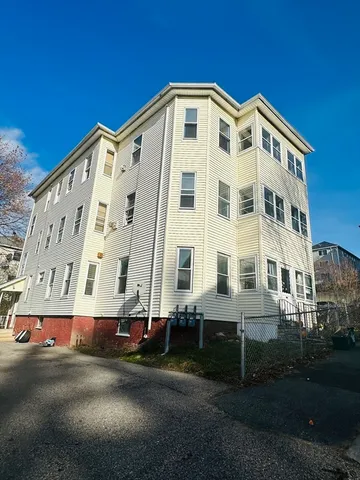 $2,300 | 11 Alpine Street, Unit 3, Worcester, MA 01610