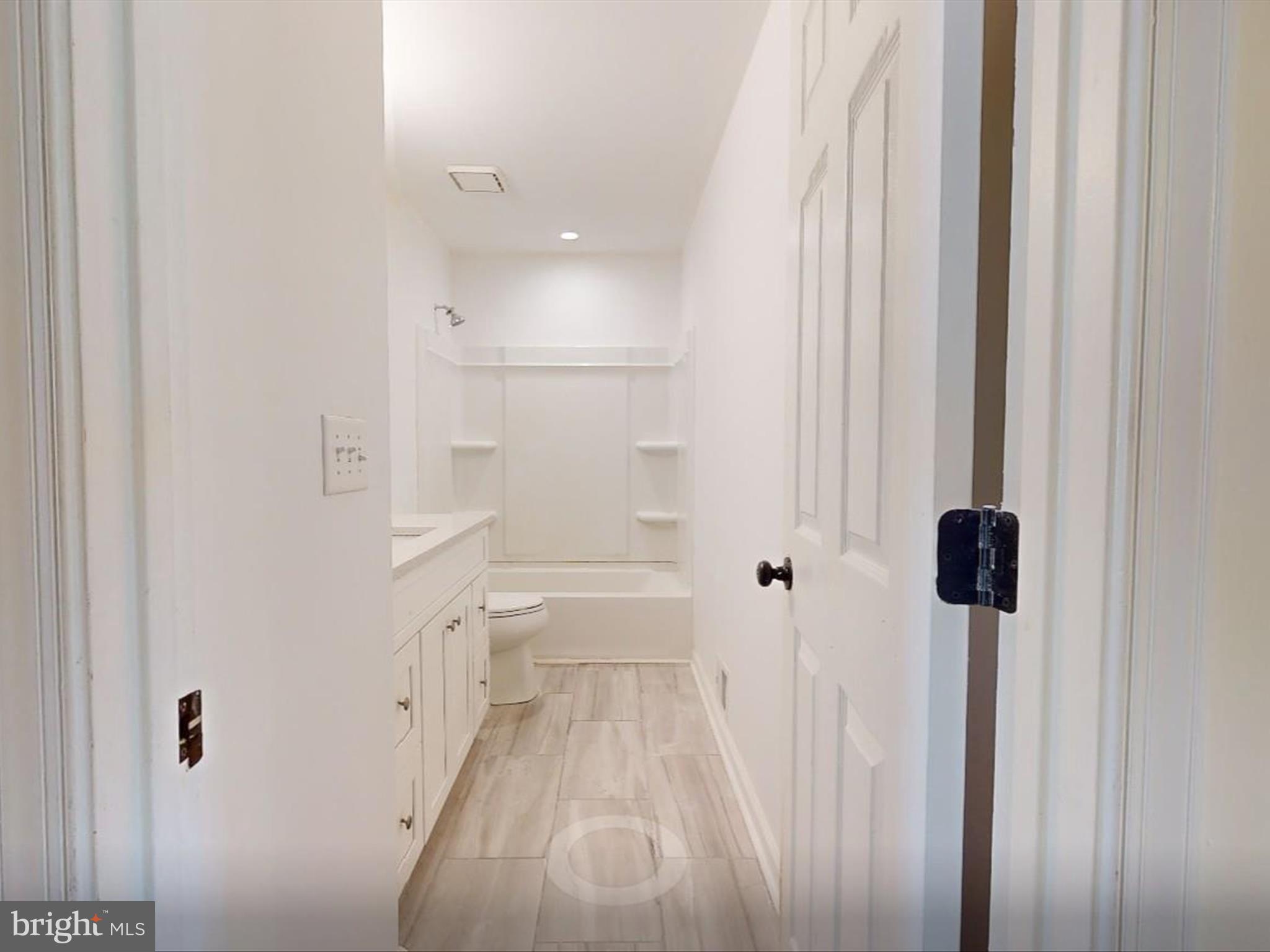 8806 Admiral Drive Laurel, MD 20708 - Photo 33 of 59 Hall bathroom