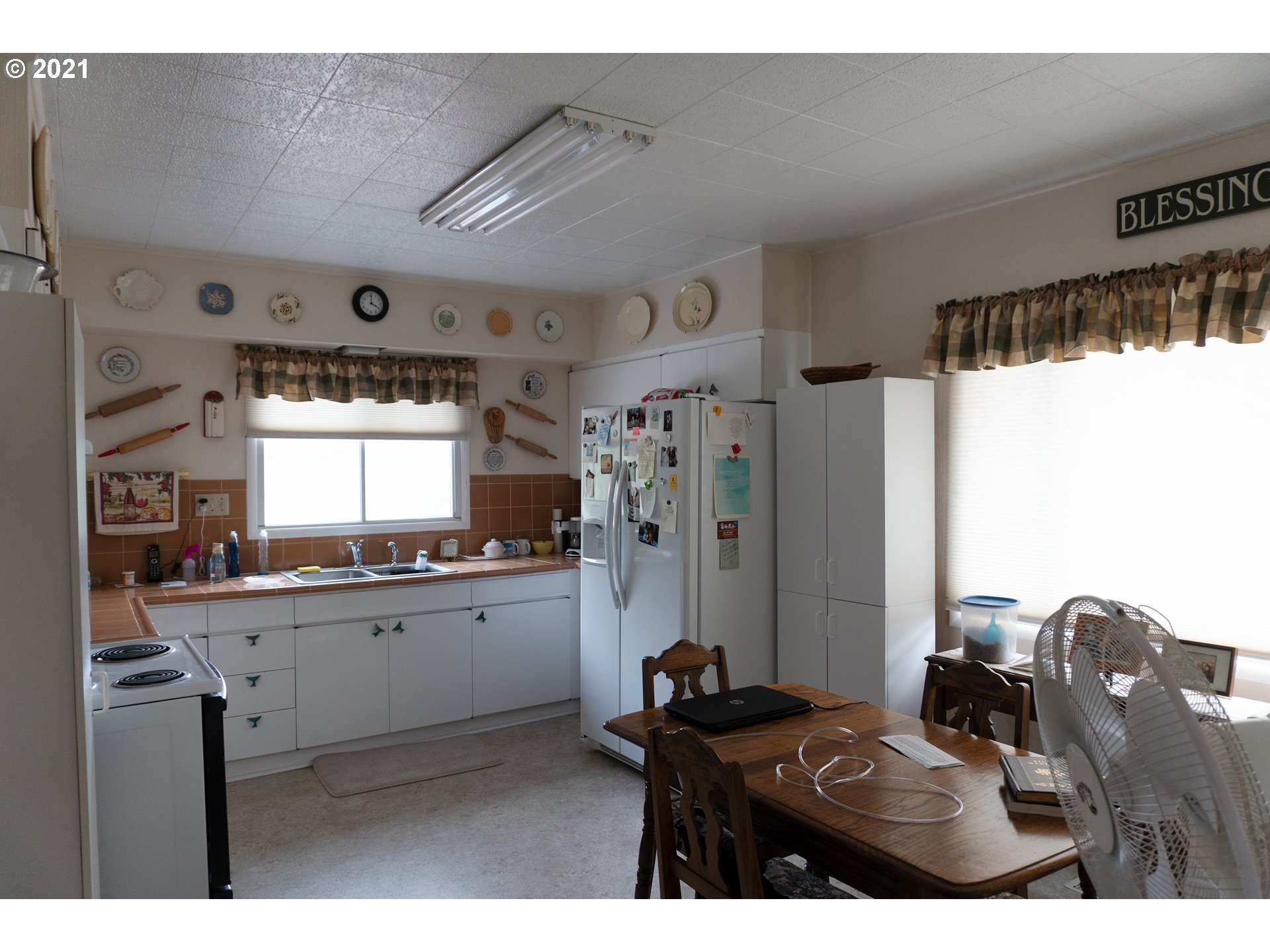 9040 Fort Hill Road Willamina, OR 97396 - Photo 17 of 27 a kitchen with stainless steel appliances granite countertop a sink stove and refrigerator