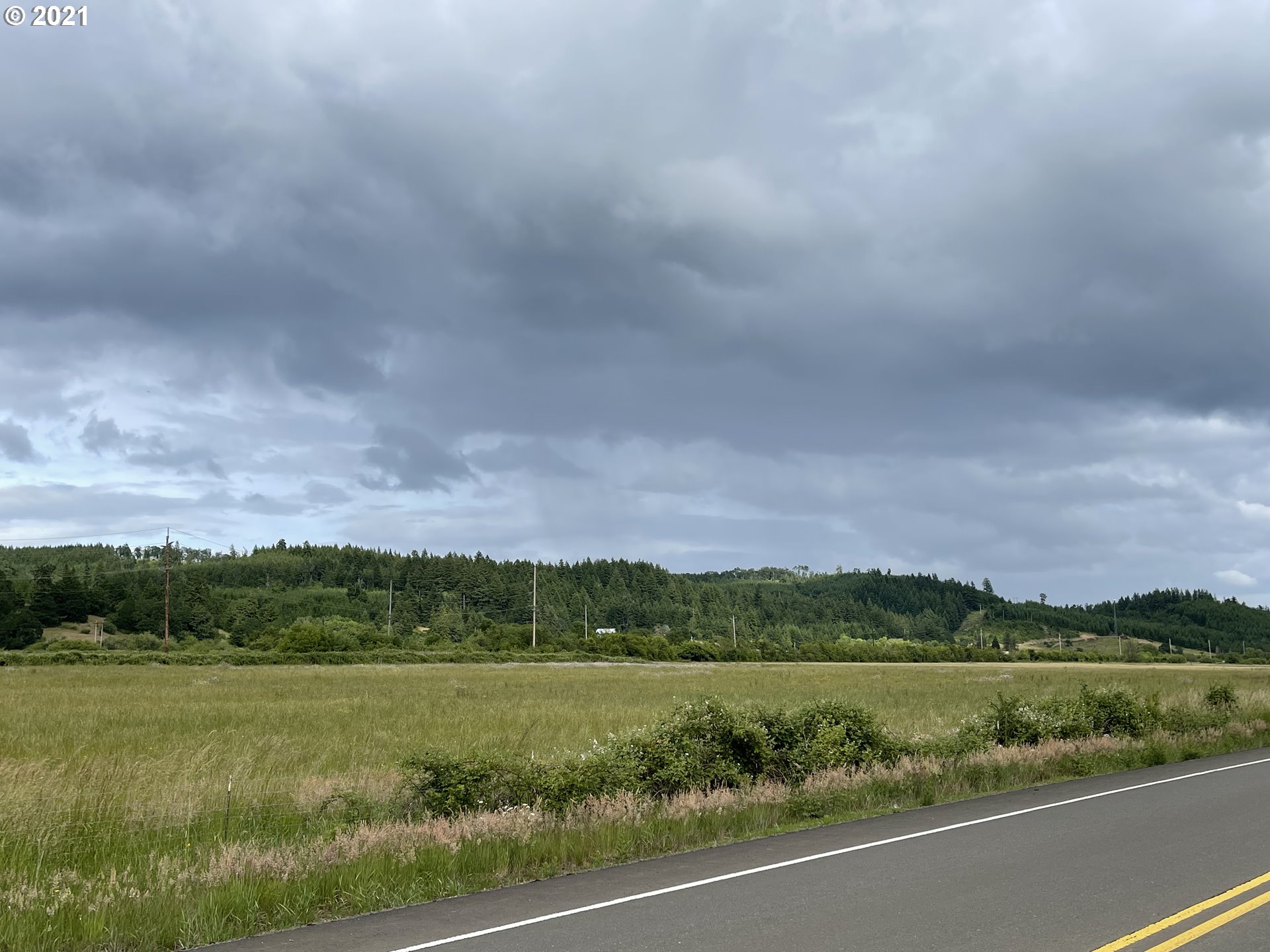 9040 Fort Hill Road Willamina, OR 97396 - Photo 24 of 27 a view of a green field with an ocean