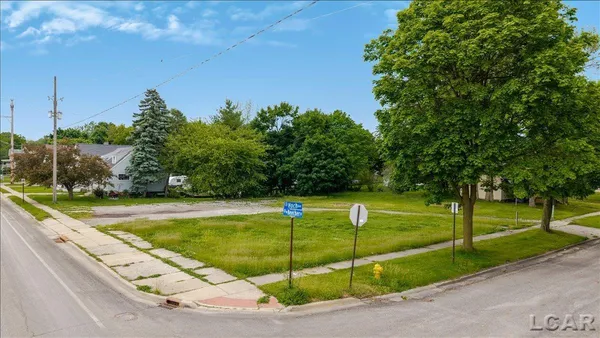 $48,000 | 319 West Beecher Street, Adrian, MI 49221