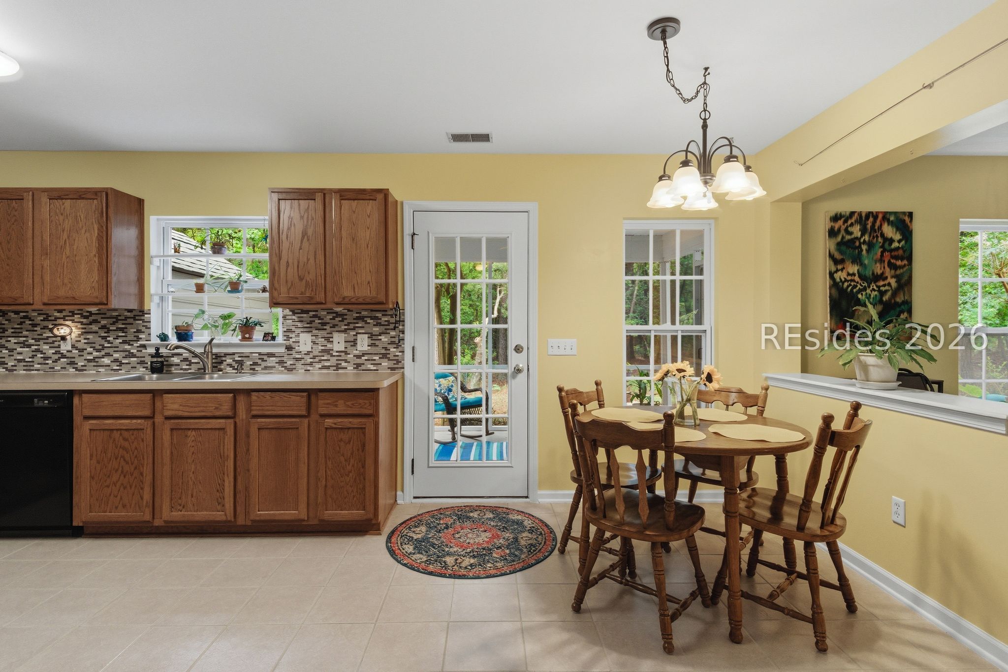 6 Hemlock Court Bluffton, SC 29910 - Photo 16 of 45 Dining area in kitchen overlooking the back yard.