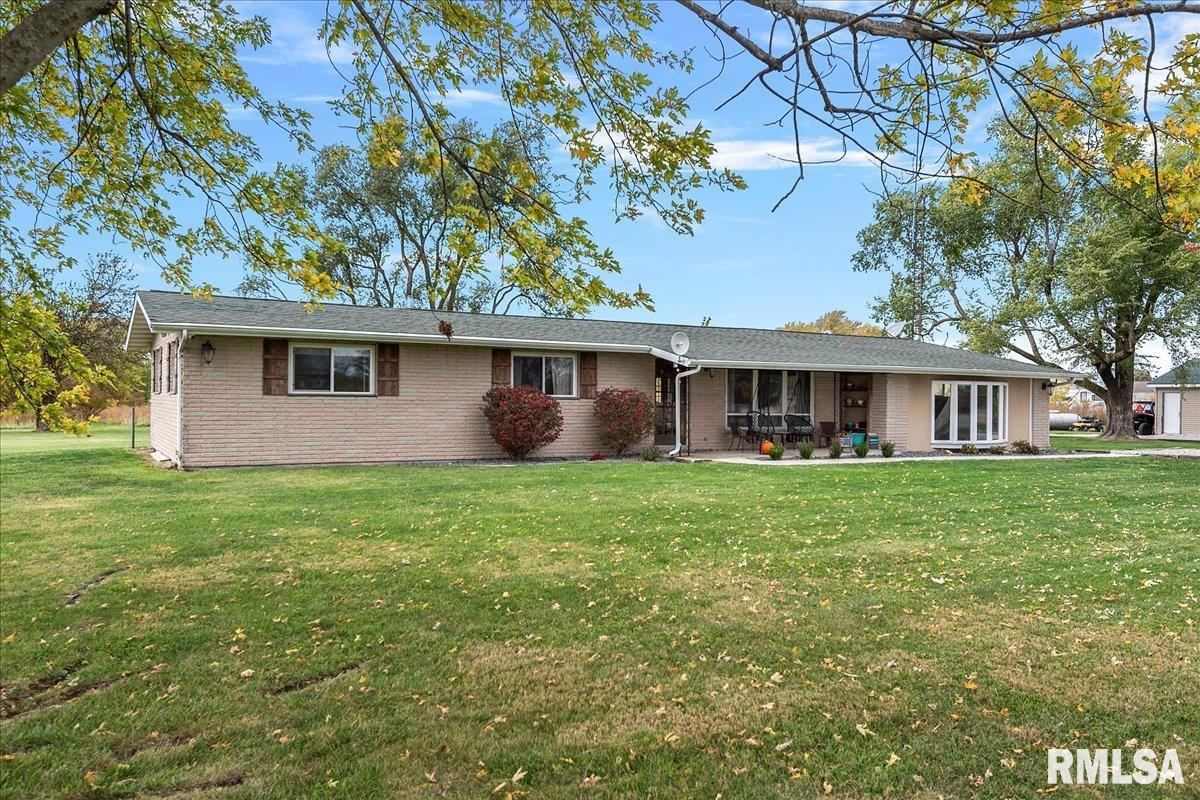 30445 Henry Road Girard, IL 62640 - Photo 3 of 44