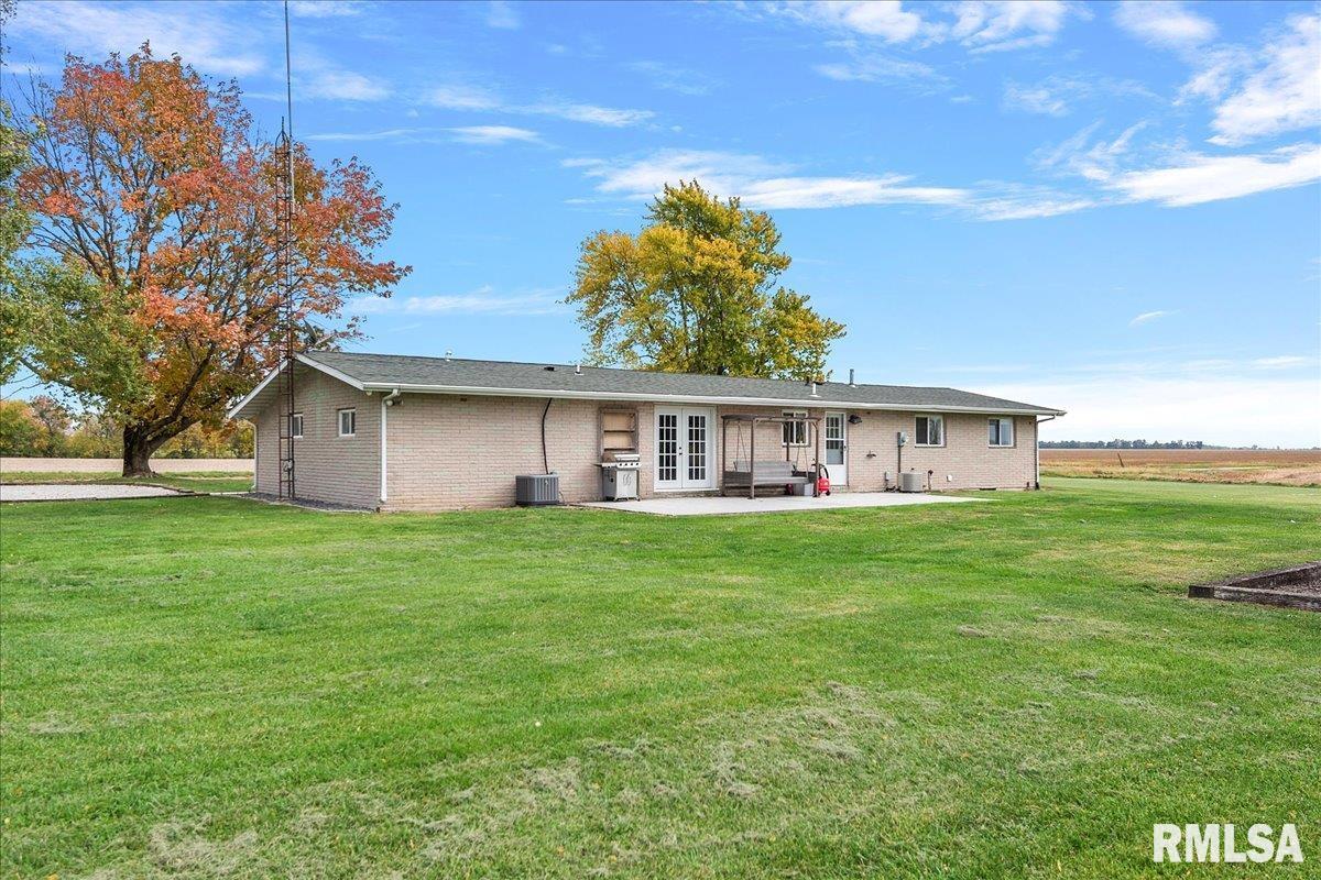 30445 Henry Road Girard, IL 62640 - Photo 40 of 44