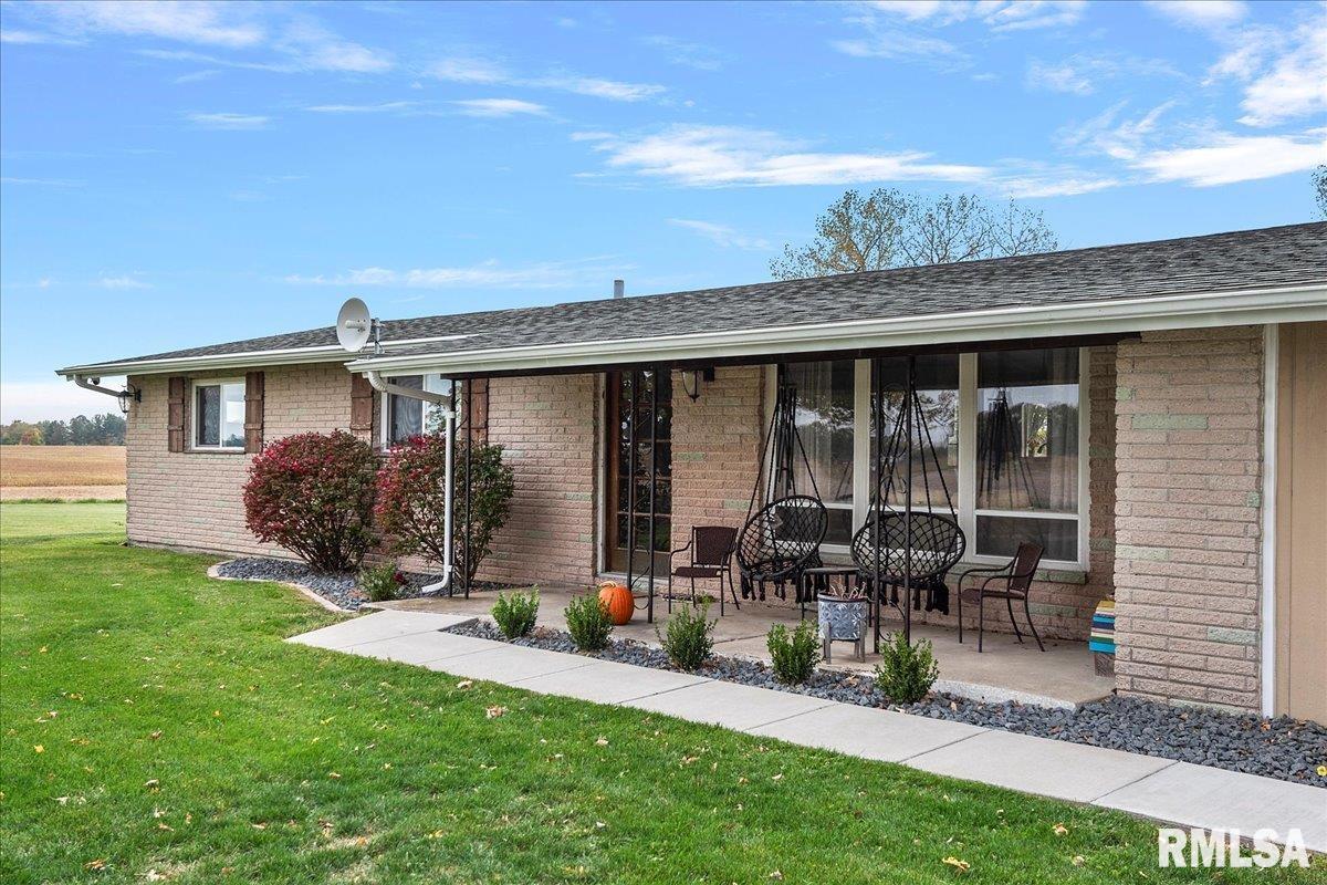 30445 Henry Road Girard, IL 62640 - Photo 4 of 44