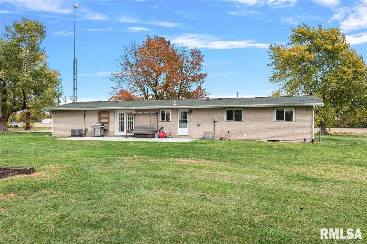 30445 Henry Road Girard, IL 62640 - Photo 41 of 44