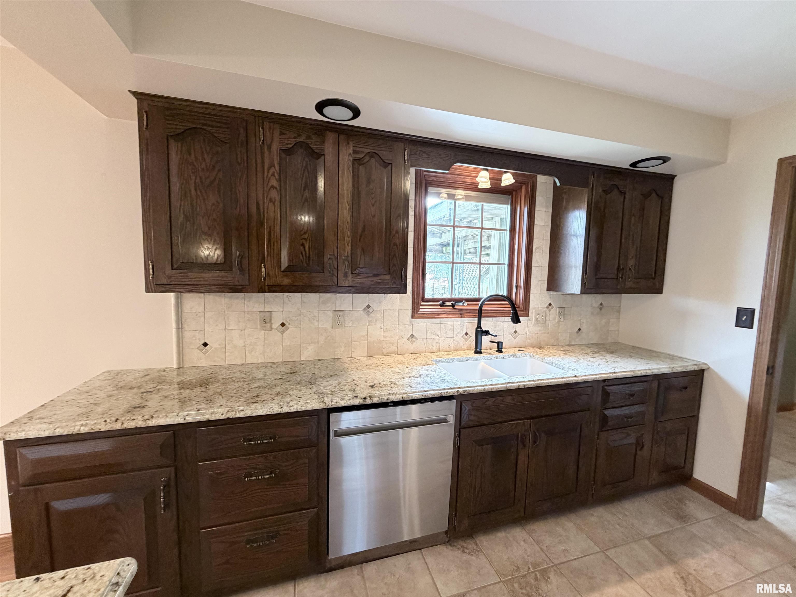 1202 Arthur Lane Metamora, IL 61548 - Photo 21 of 66