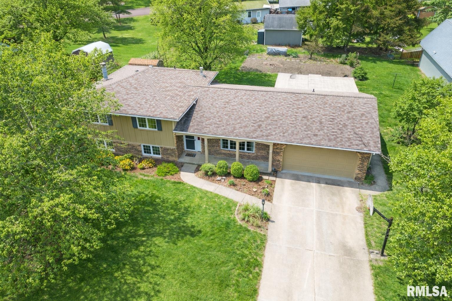 1202 Arthur Lane Metamora, IL 61548 - Photo 4 of 66