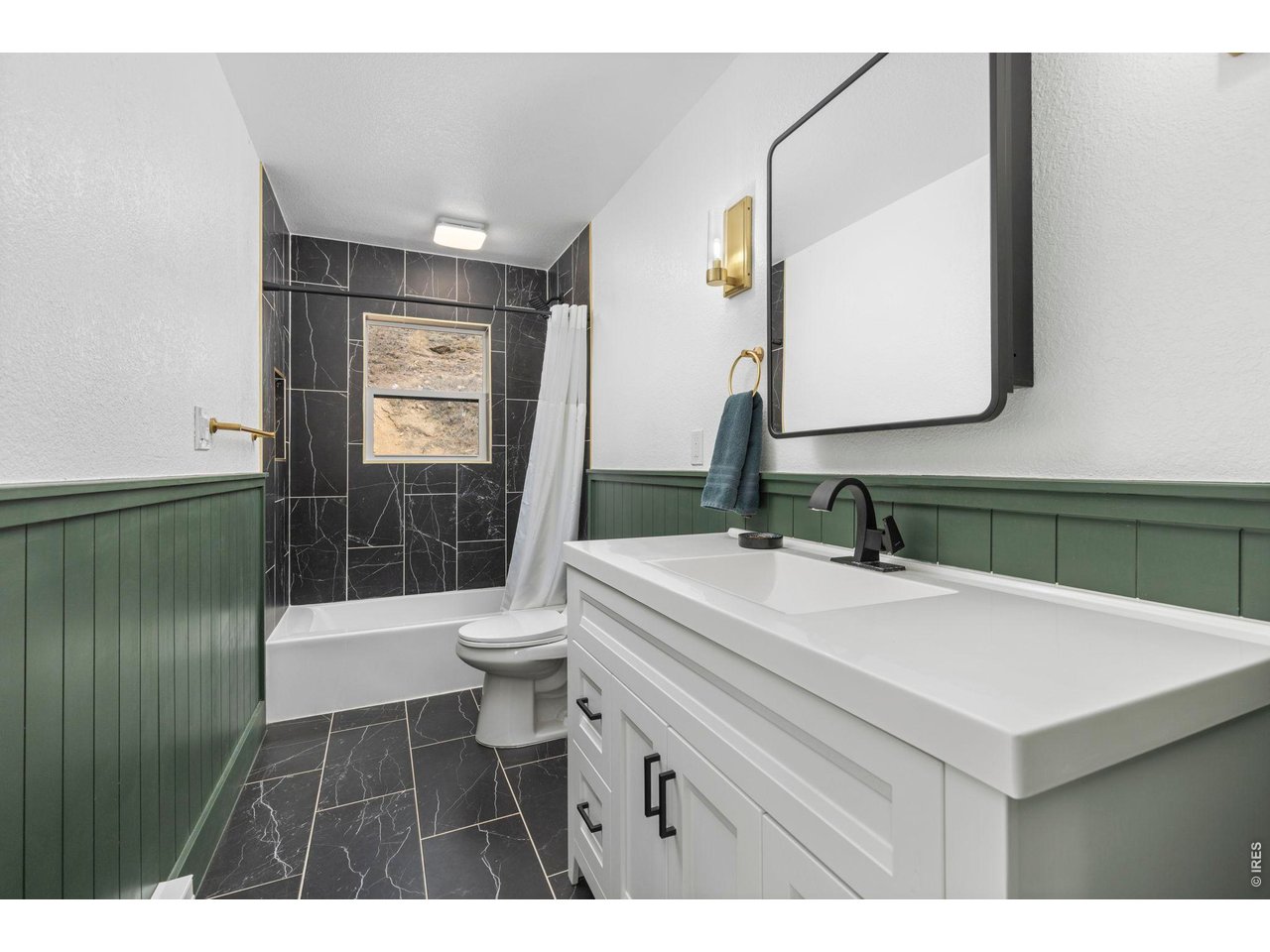 1406 Pika Road Boulder, CO 80302 - Photo 27 of 50 Main level bath