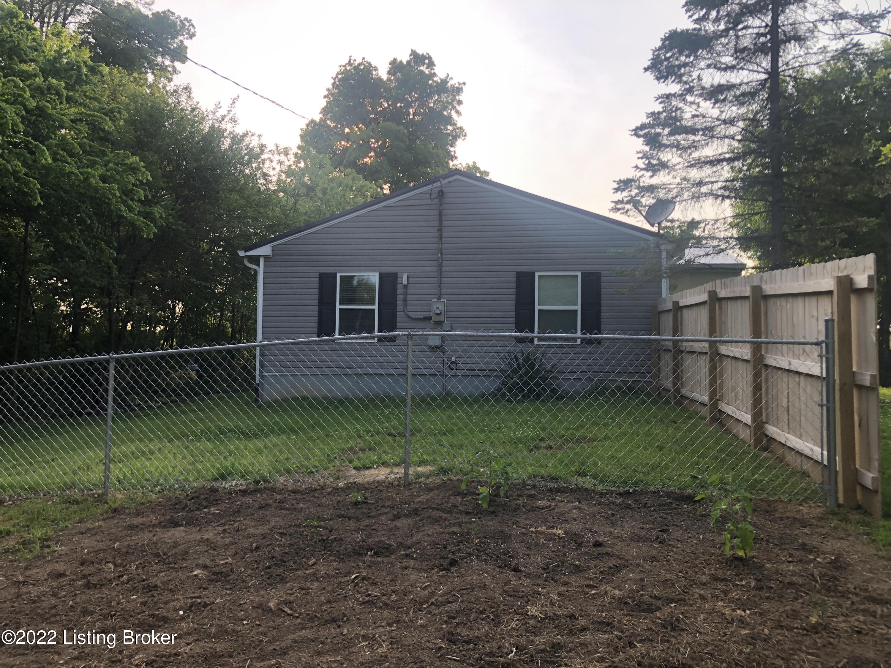 5219 St John Road Elizabethtown, KY 42701 - Photo 2 of 33 IMG_0400