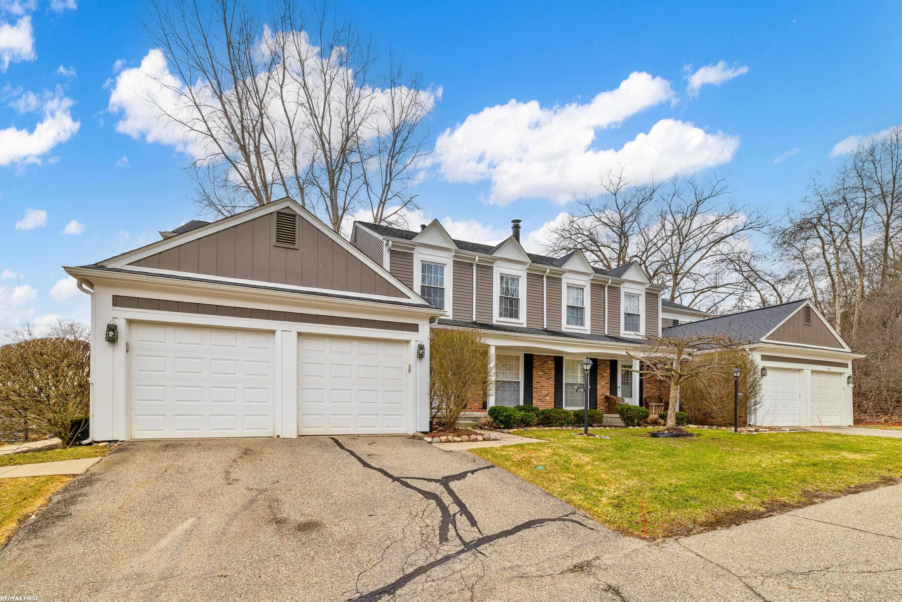 1395 Crescent Lane Rochester, MI 48306 - Photo 2 of 38 50201933-5196d908-44f3-47b5-86ef-d12600c1d0e9.JPG