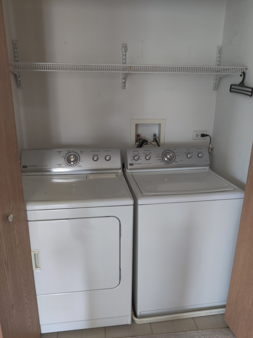 1131 Silverstone Drive, Unit 1131 Carpentersville, IL 60110 - Photo 22 of 23 a utility room with dryer and washer