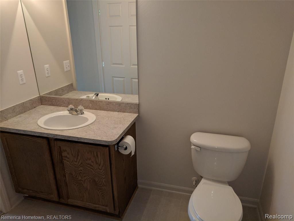 11820 Farmington Road, Unit 71 Livonia, MI 48150 - Photo 6 of 8