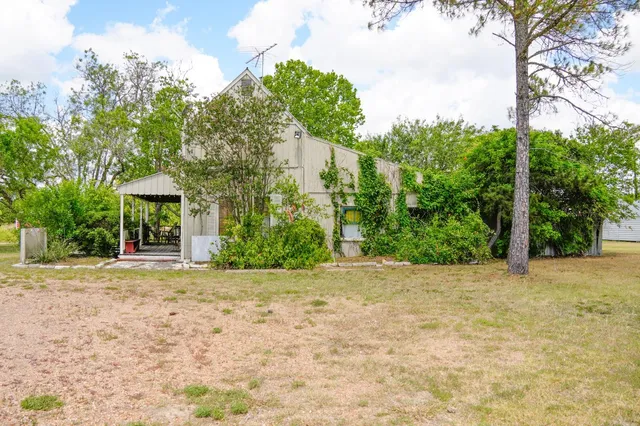 $275,000 | 1400 Fm 609 Road, Muldoon, TX 78949