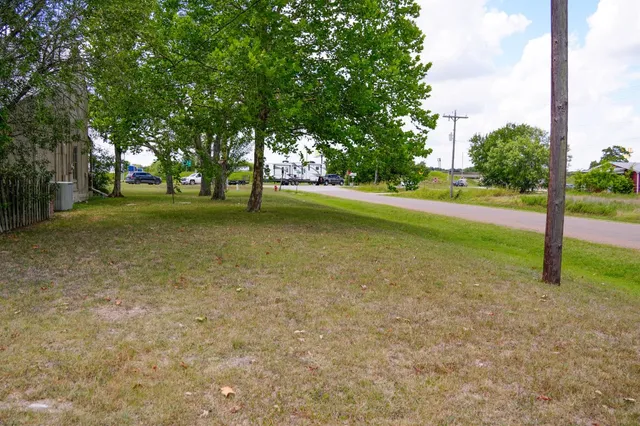 $275,000 | 1400 Fm 609 Road, Muldoon, TX 78949