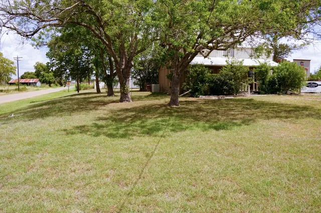 $275,000 | 1400 Fm 609 Road, Muldoon, TX 78949