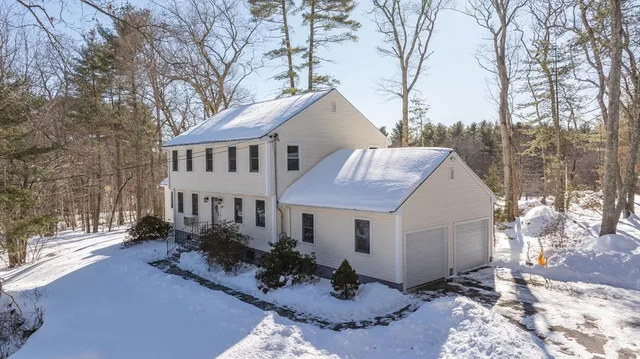 $619,900 | 20 Debbie Drive, Pelham, NH 03076