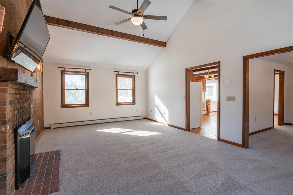 20 Debbie Drive Pelham, NH 03076 - Photo 11 of 42