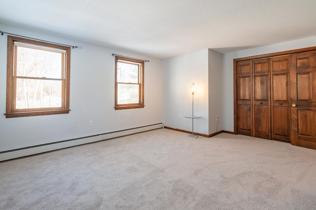 20 Debbie Drive Pelham, NH 03076 - Photo 17 of 42