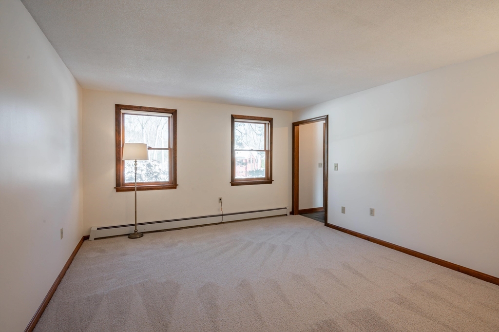 20 Debbie Drive Pelham, NH 03076 - Photo 23 of 42