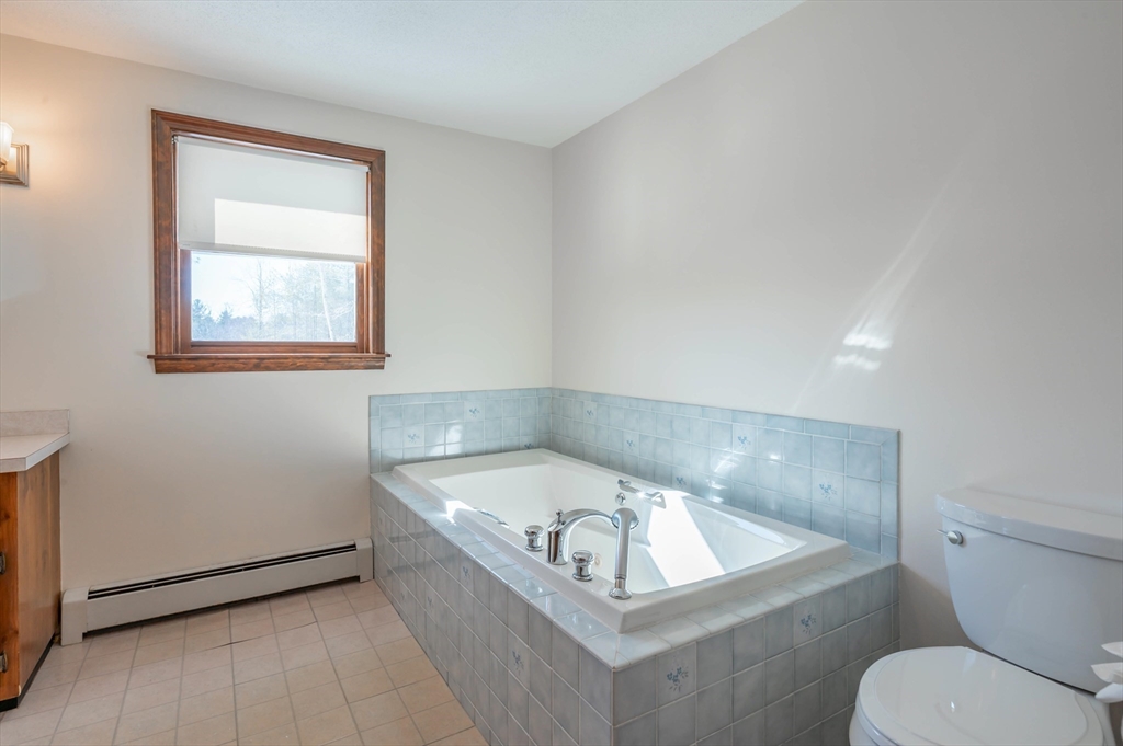 20 Debbie Drive Pelham, NH 03076 - Photo 26 of 42