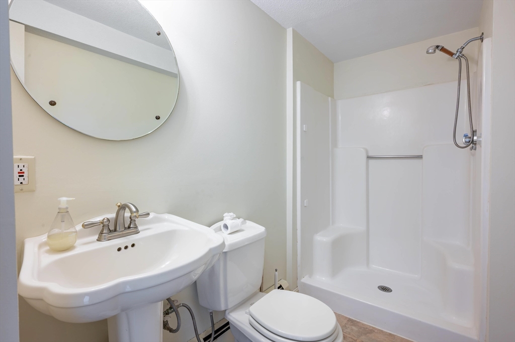 20 Debbie Drive Pelham, NH 03076 - Photo 31 of 42