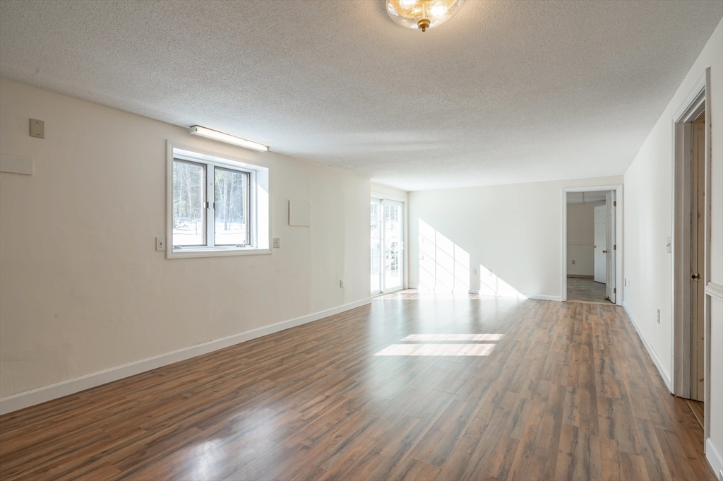 20 Debbie Drive Pelham, NH 03076 - Photo 33 of 42