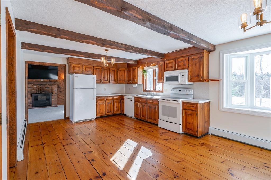 20 Debbie Drive Pelham, NH 03076 - Photo 7 of 42