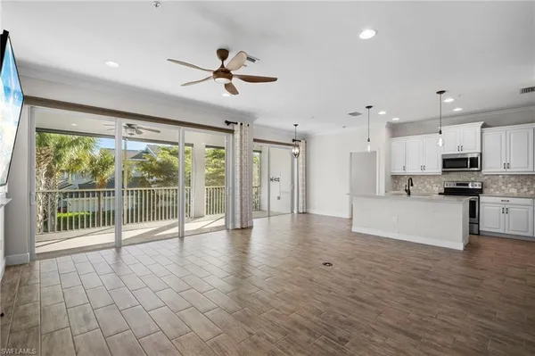 $3,000 | 6934 Avalon Circle, Unit 405, Naples, FL 34112