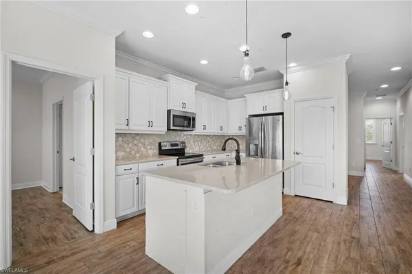$3,000 | 6934 Avalon Circle, Unit 405, Naples, FL 34112