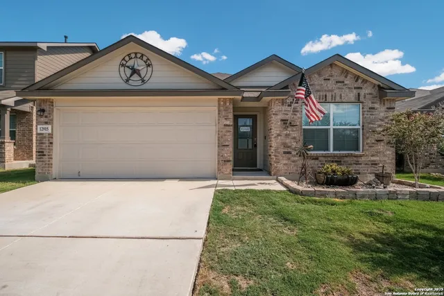 $1,850 | 12915 Whisper Crossing, San Antonio, TX 78252