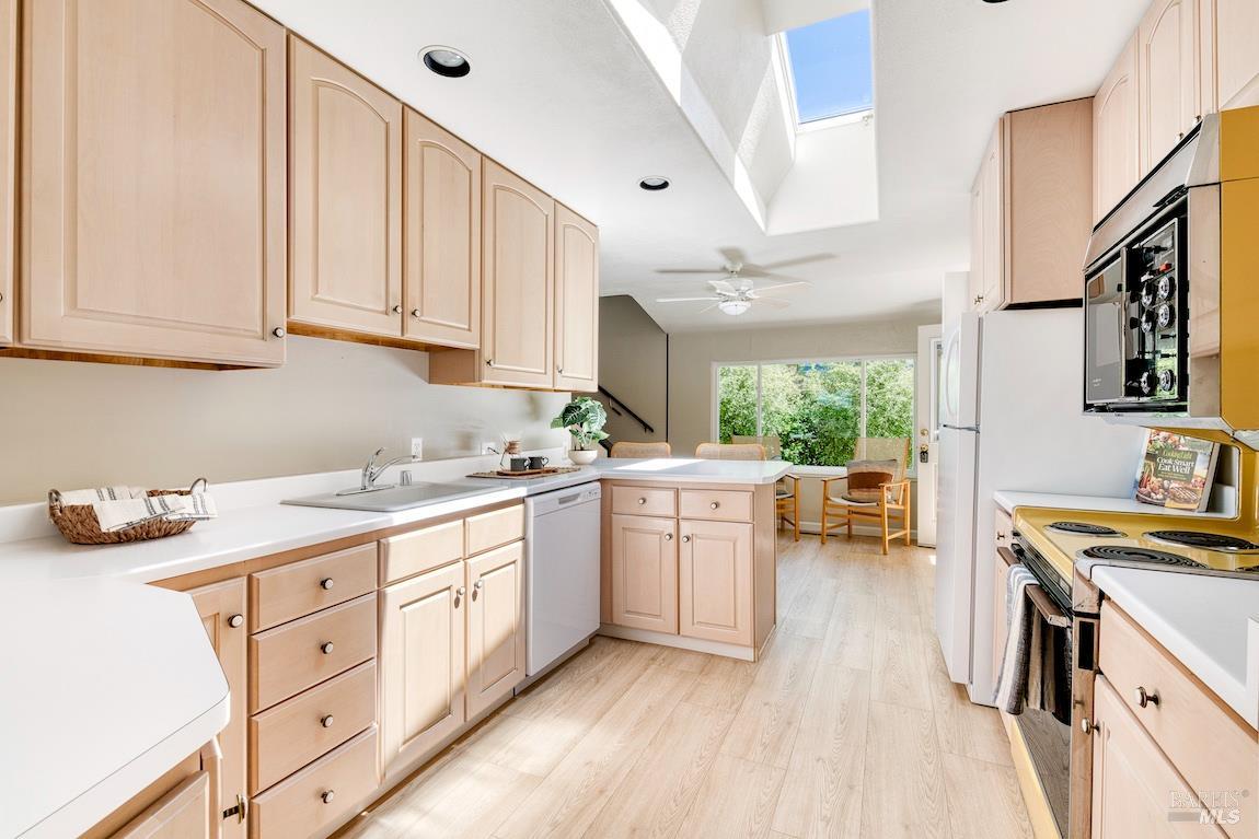 1454 Escalero Road Santa Rosa, CA 95409 - Photo 10 of 39