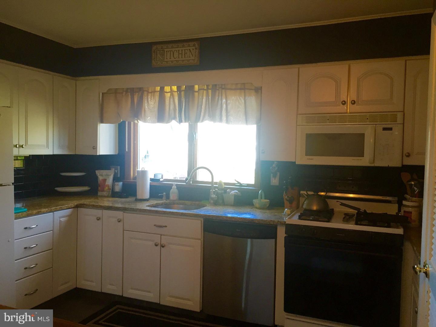 21 Compton Way Hamilton Square, NJ 08690 - Photo 5 of 7 Gallery Image 5