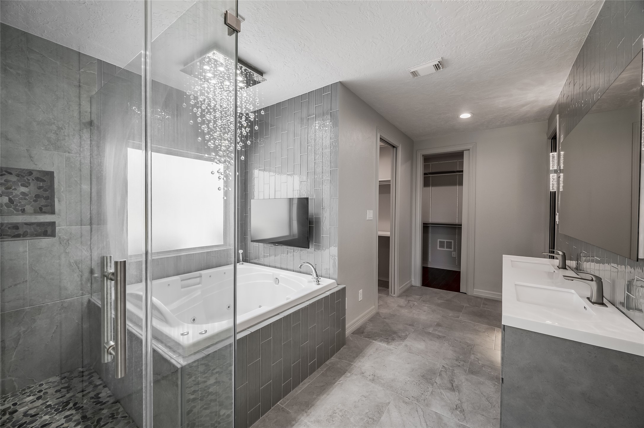 5527 Fragrant Cloud Court Houston, TX 77041 - Photo 18 of 38 a bathroom with a tub a sink and mirror