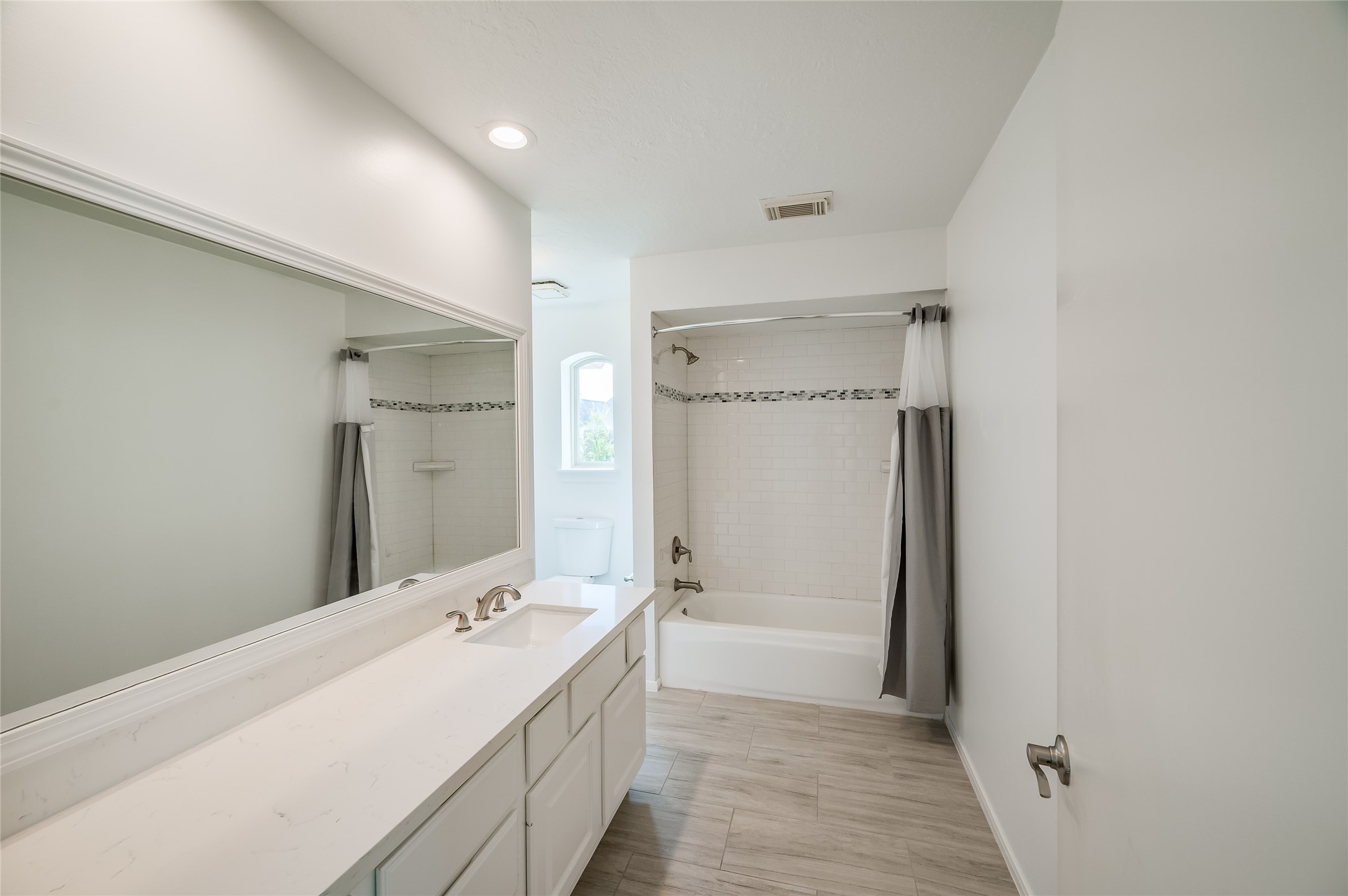 5527 Fragrant Cloud Court Houston, TX 77041 - Photo 28 of 38 a bathroom with a tub sink and mirror