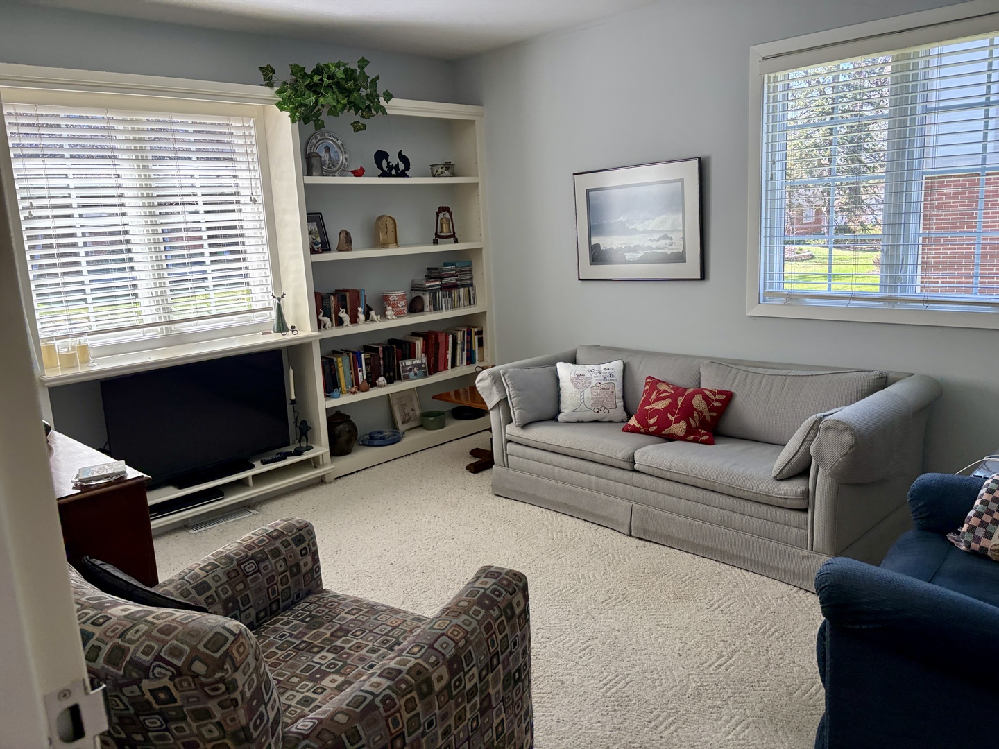 5802 Wolf Road, Unit 1 Western Springs, IL 60558 - Photo 12 of 16 a living room with furniture and a window