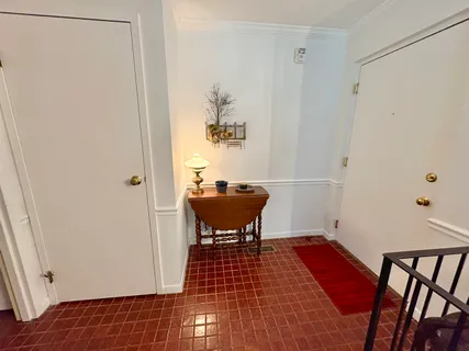 $325,000 | 5802 Wolf Road, Unit 1, Western Springs, IL 60558