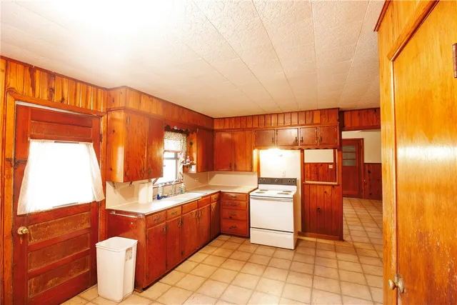 $129,000 | 222 South Fair Park Street, Riesel, TX 76682