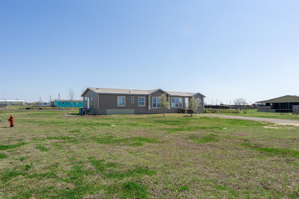 103 Cloudberry Lane Elgin, TX 78621 - Photo 2 of 18