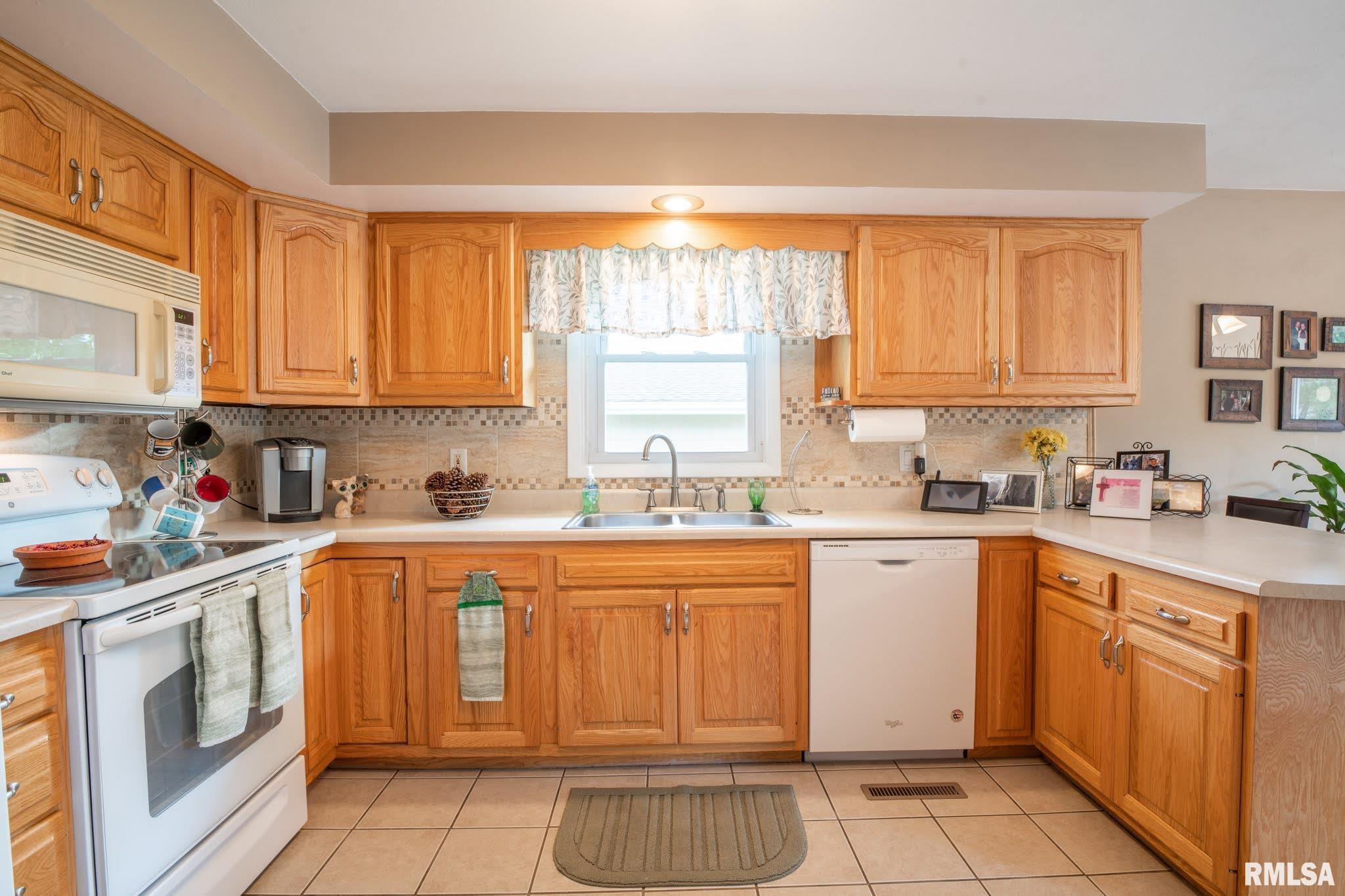 9921 West Buckhaven Court Mapleton, IL 61547 - Photo 14 of 54 Gallery Image 14