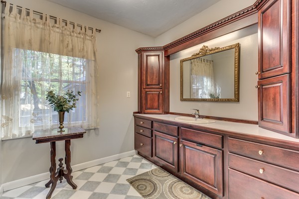 137 Flynn Road Lunenburg, MA 01462 - Photo 12 of 29 Gallery Image 12