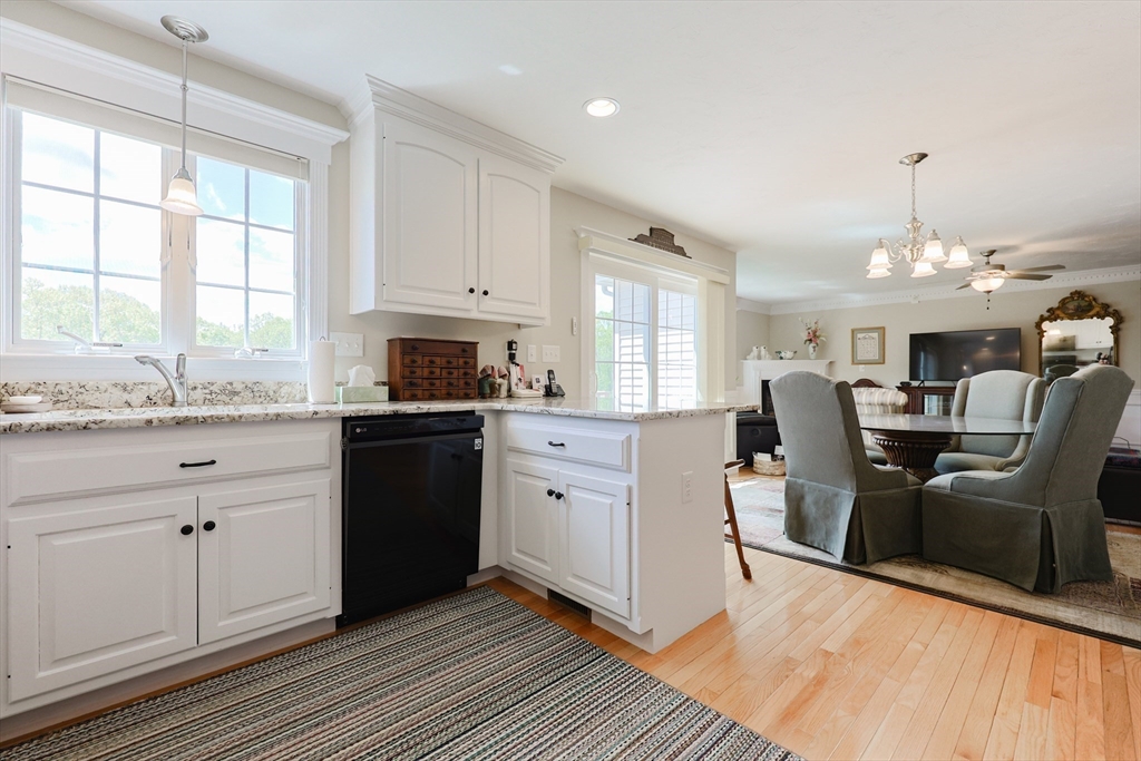 36 Edmonds Circle, Unit 36 Northbridge, MA 01588 - Photo 8 of 33