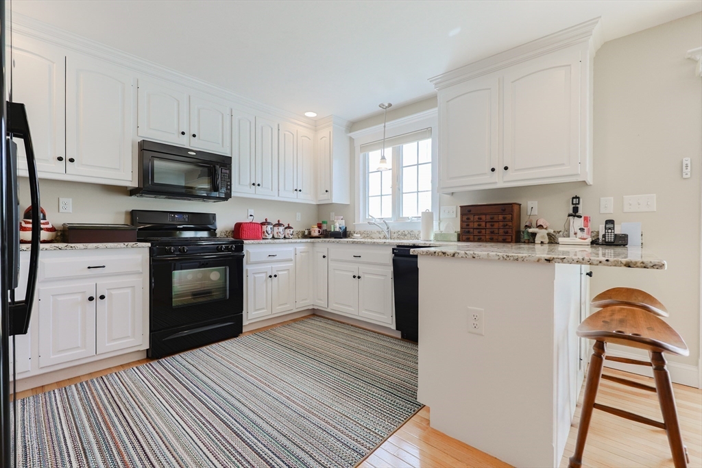 36 Edmonds Circle, Unit 36 Northbridge, MA 01588 - Photo 9 of 33