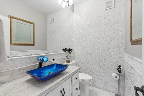 $899,950 | 4407 North Mulberry Drive, Kansas City, MO 64116