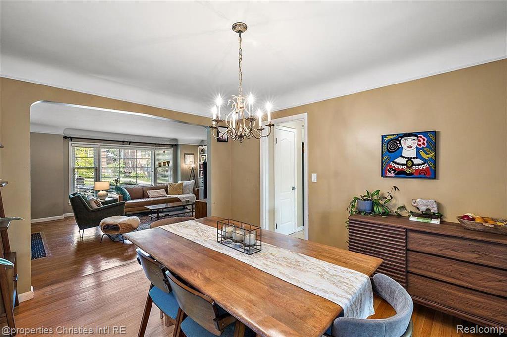 1683 Severn Road Grosse Pointe Woods, MI 48236 - Photo 13 of 47