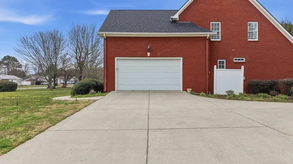 $680,000 | 825 Dennis Avenue, Jasper, TN 37347