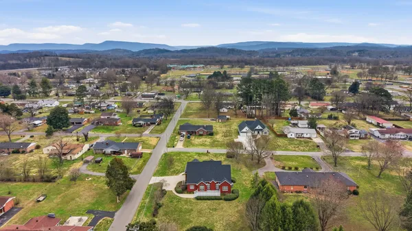 $680,000 | 825 Dennis Avenue, Jasper, TN 37347